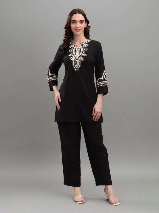 Noir Élan Black Kurti
