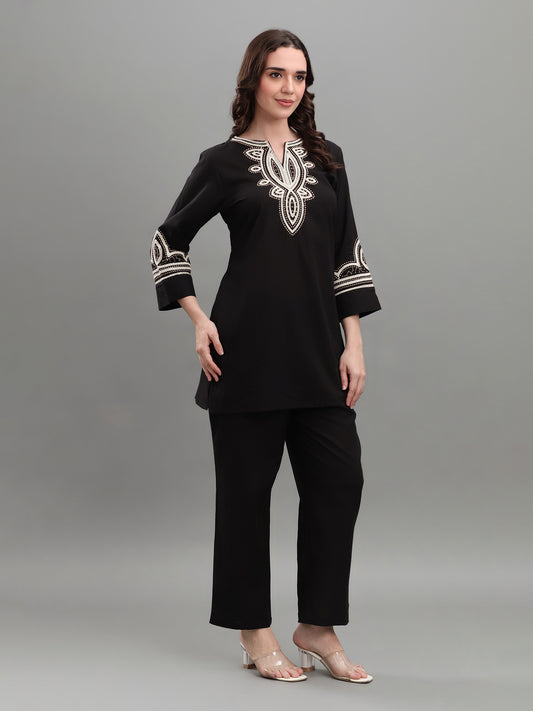 Noir Élan Black Kurti