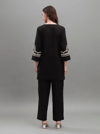 Noir Élan Black Kurti