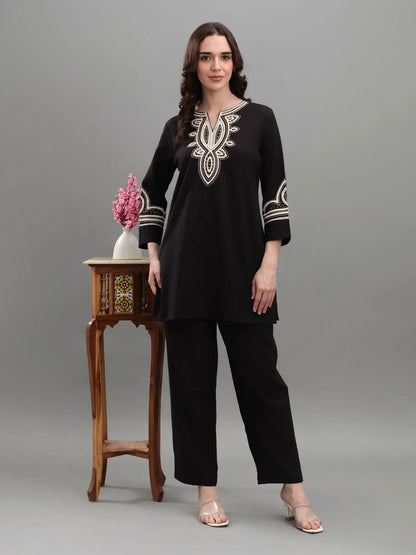 Noir Élan Black Kurti