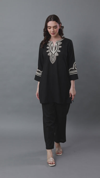 Noir Élan Black Kurti
